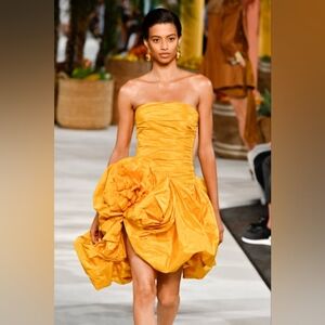□$6,900 OSCAR DE LA RENTA SILK SAFFRON ORANGE ROSETTE RUNWAY DRESS US 0 XS